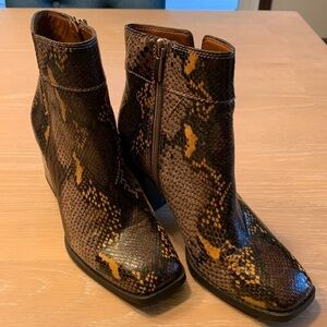 Franco Sarto Faux Snake Skin Booties Inside zippers, light wear, Size 6M